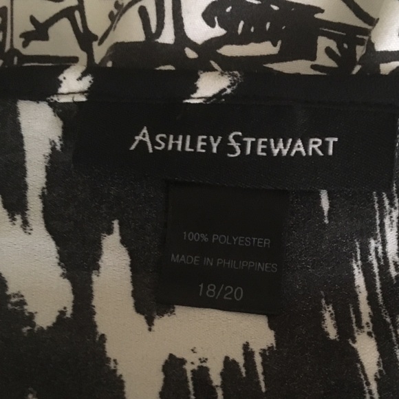 Black and white top 👗👖👚4 for $15 when bundled - Picture 3 of 6